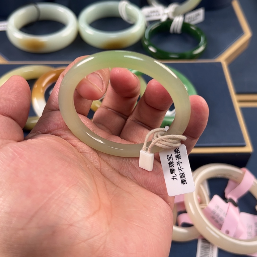 冰***熊和田玉未镶嵌手镯翠青手镯C0092-51