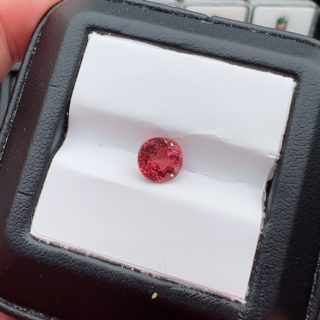 碧玺1.7克拉裸石未镶嵌