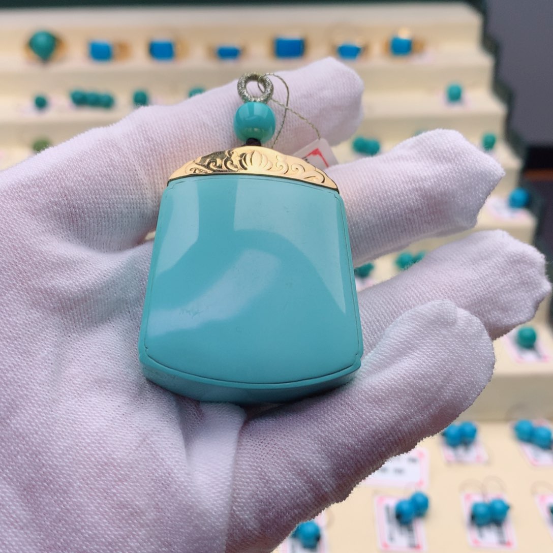 18K金镶嵌绿松石挂件诶***哈