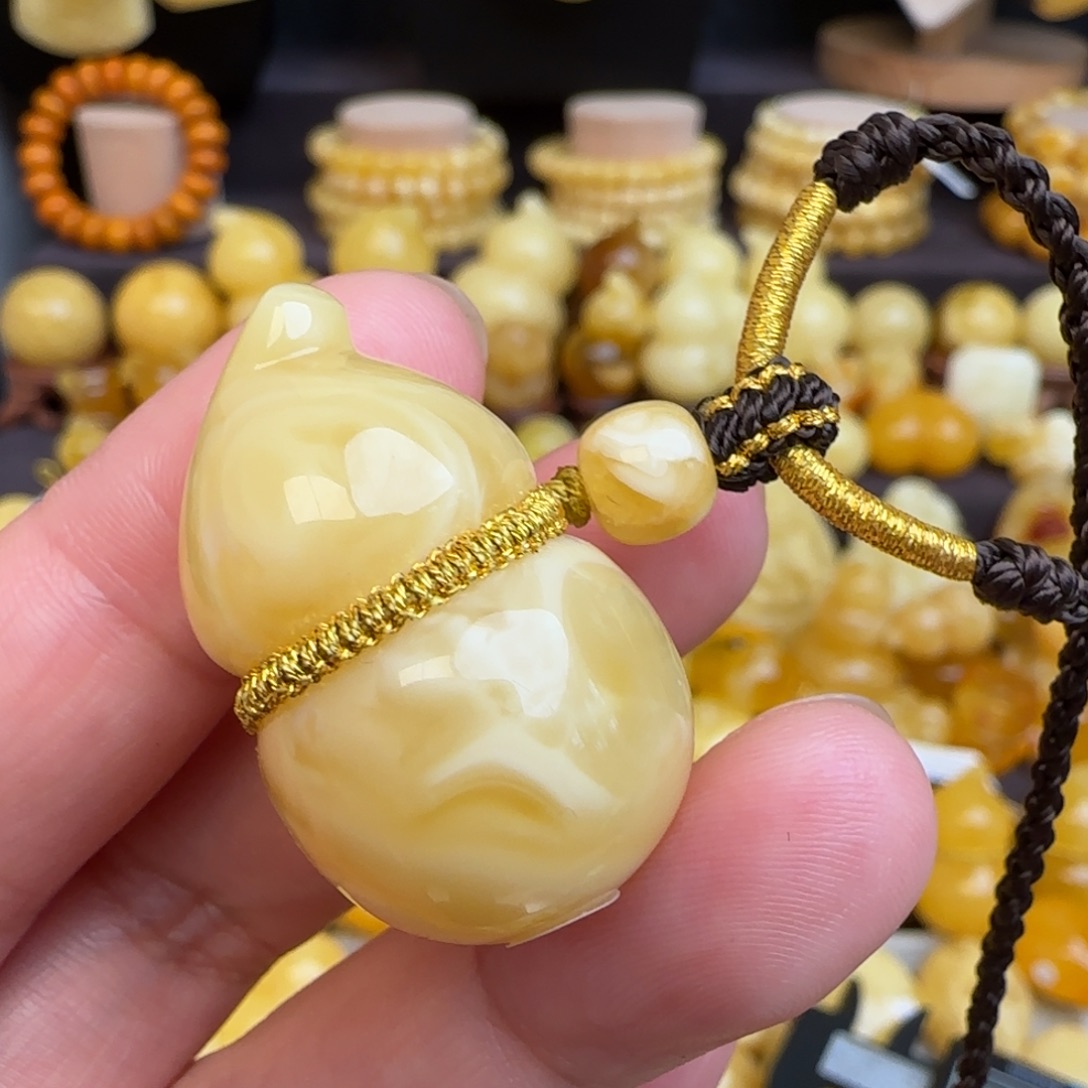 琥珀未镶嵌套链天然俄料浓白妖花蜜蜡葫芦吊坠