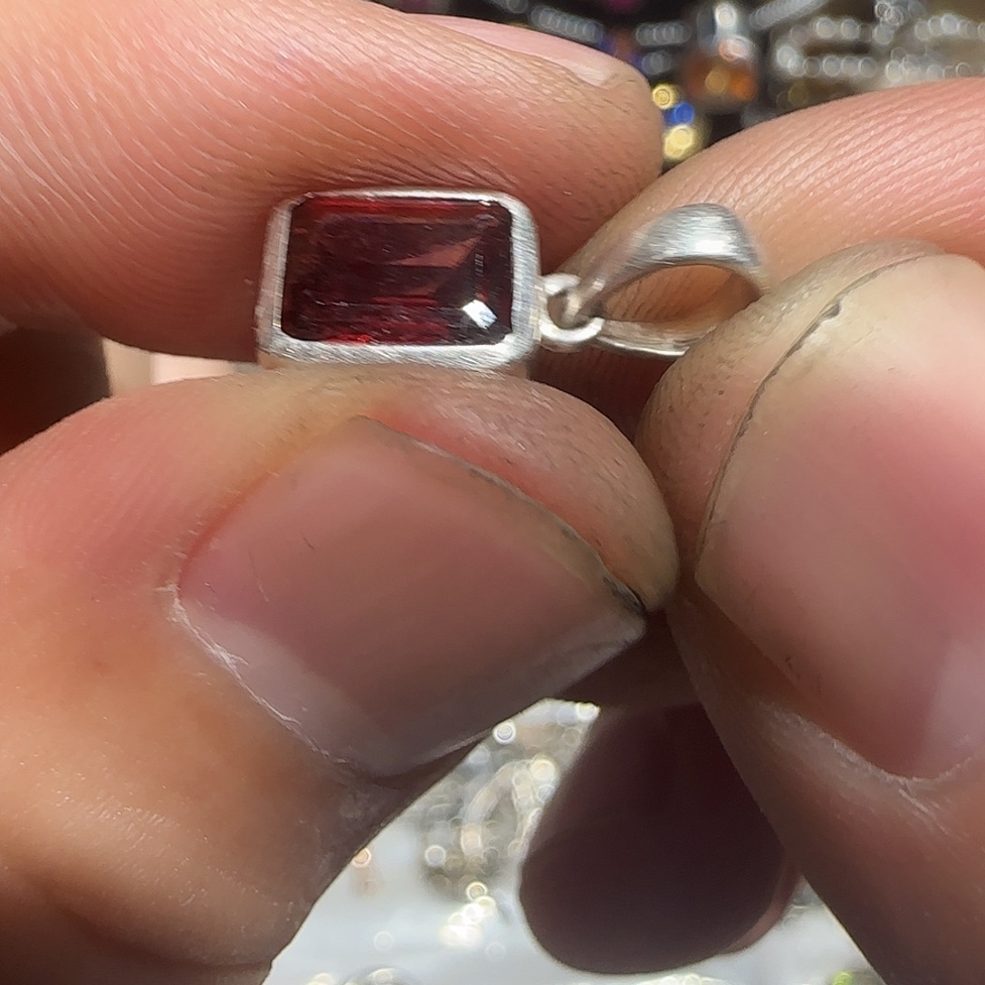 水***漂大理石纯铜吊坠的设计也是