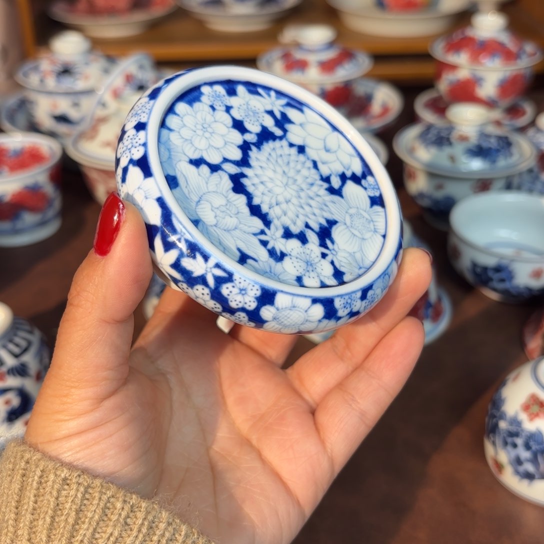 青花手绘万花盖置