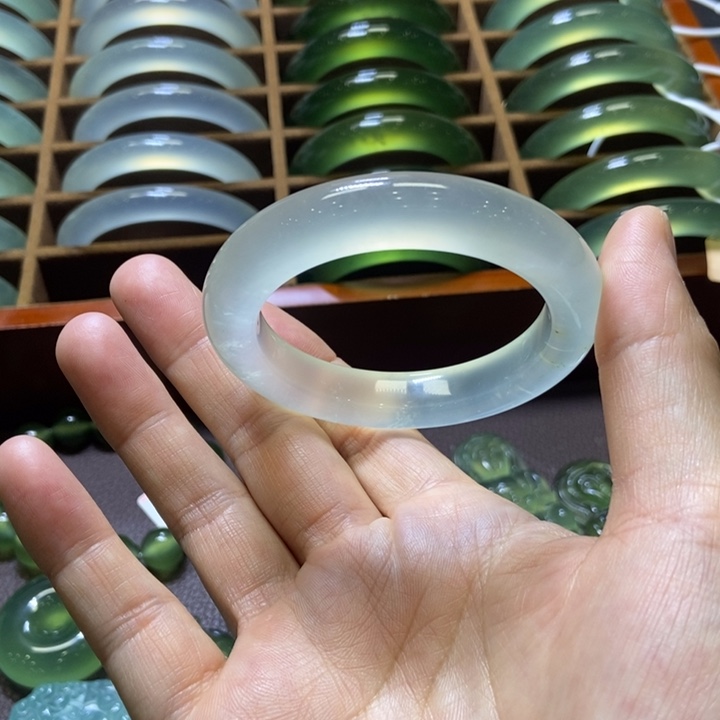 蛇纹石玉未镶嵌手镯50+