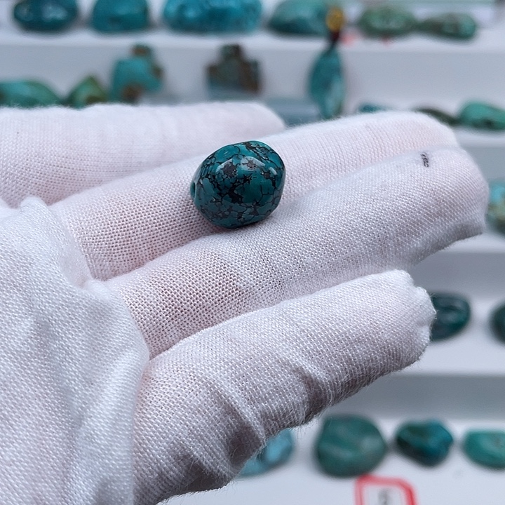 凤***光绿松石未镶嵌珠宝奇石