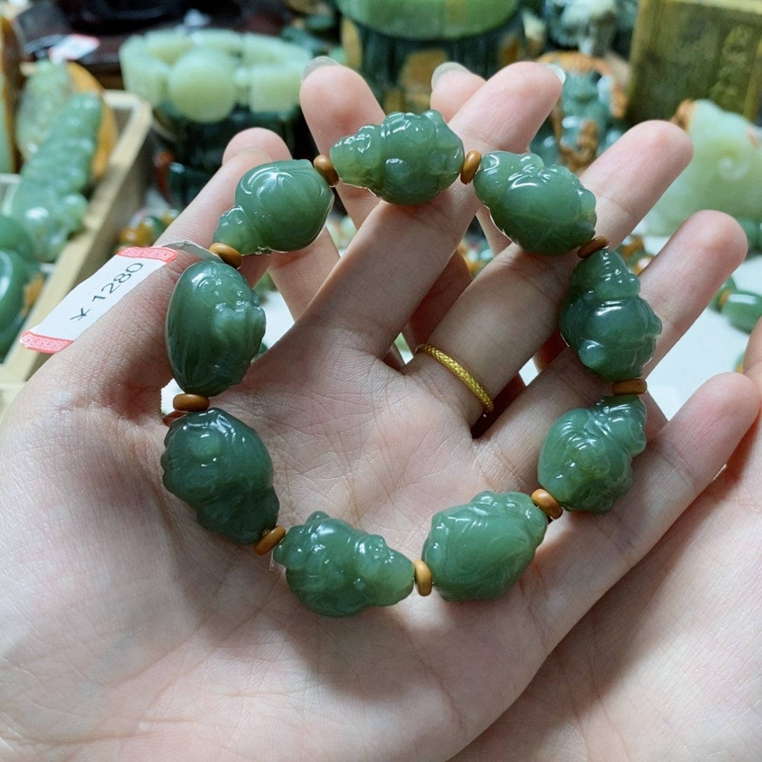 透闪石质玉手串未镶嵌