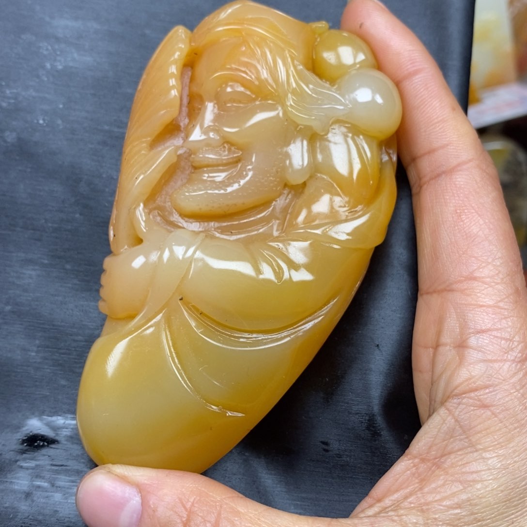 石英质玉（黄龙玉）颈饰未镶嵌