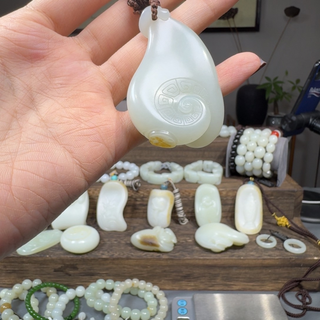 和田玉颈饰未镶嵌