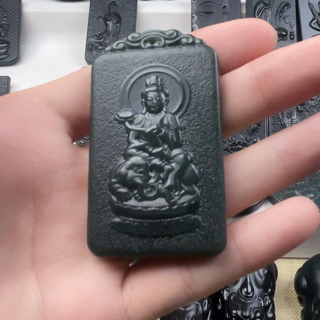 z***k和田玉未镶嵌颈饰