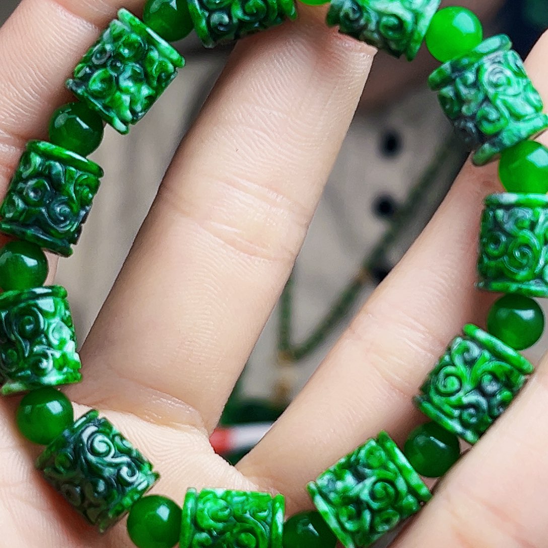 颈饰未镶嵌翡翠多样性