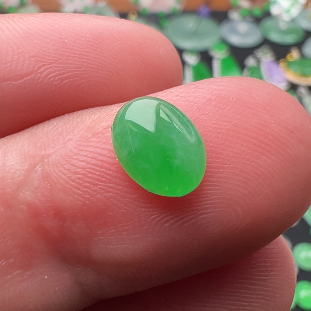 翡翠颈饰未镶嵌蛋面8.3