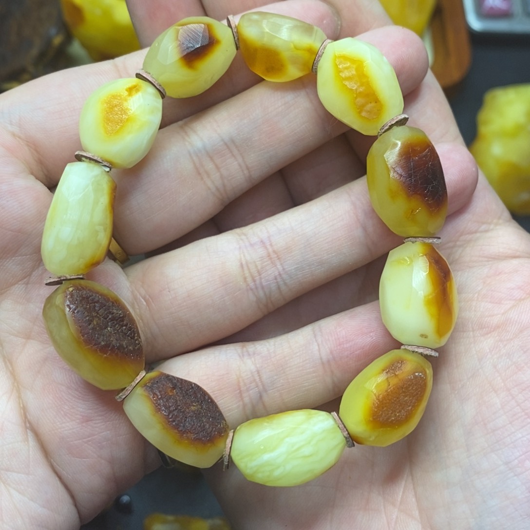 琥珀颈饰未镶嵌奋****》唐