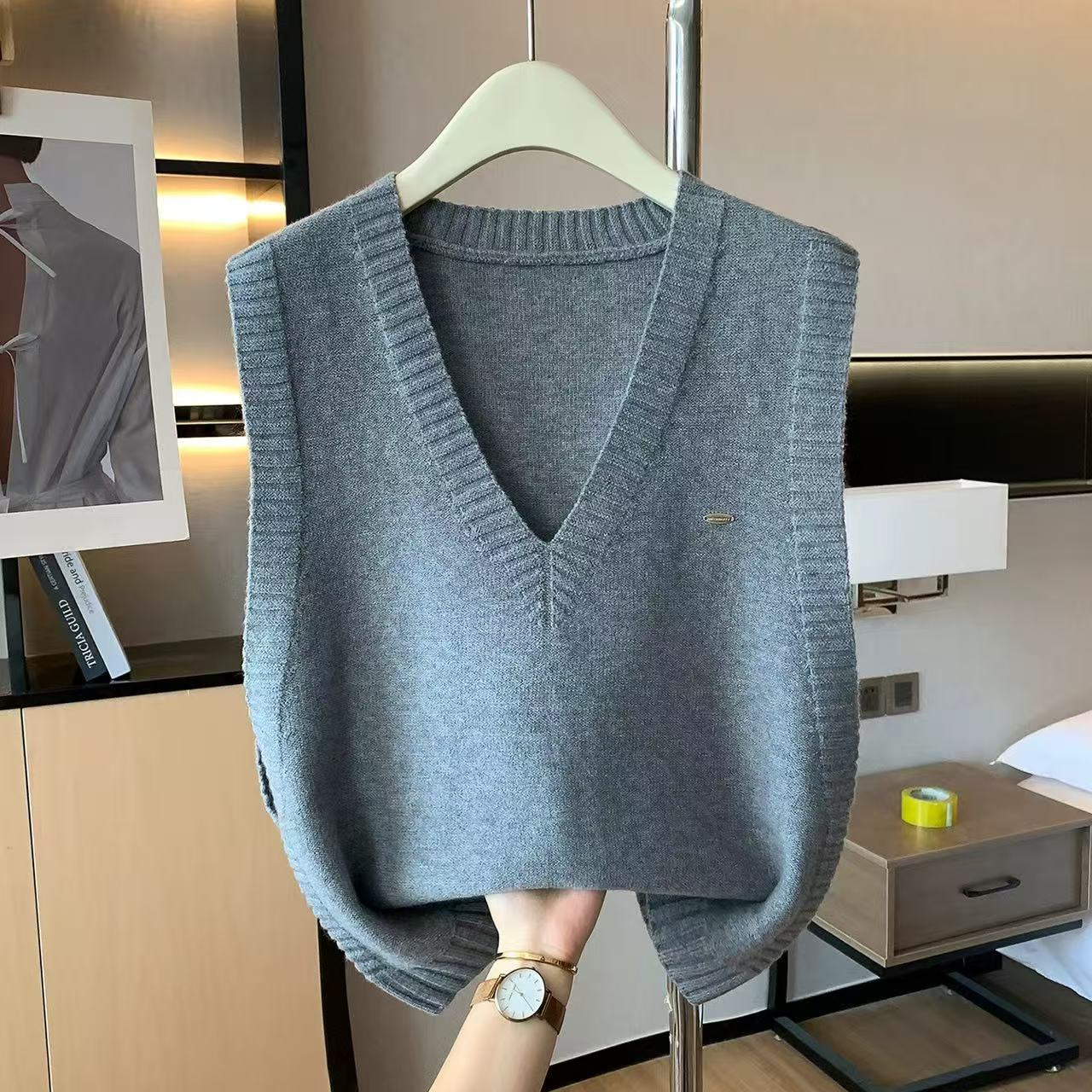 休闲风v领时尚外搭简约宽松针织马夹百搭马甲上衣秋冬女新款