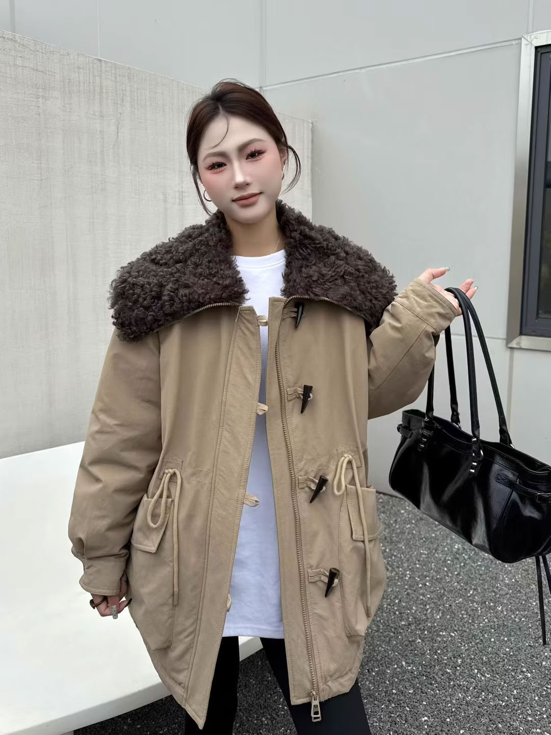 羊羔毛大翻领派克服女2025冬石墨烯韩版宽松加厚保暖牛角扣外套