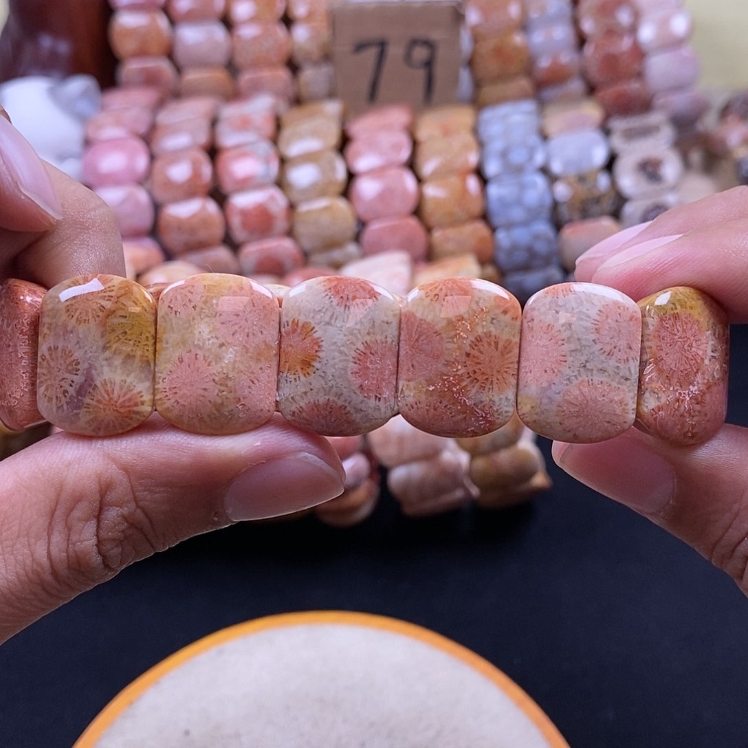 硅化珊瑚（珊瑚玉）手牌未镶嵌彩满花飘彩90