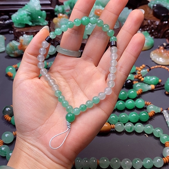 未镶嵌串石英质玉（非洲翠）