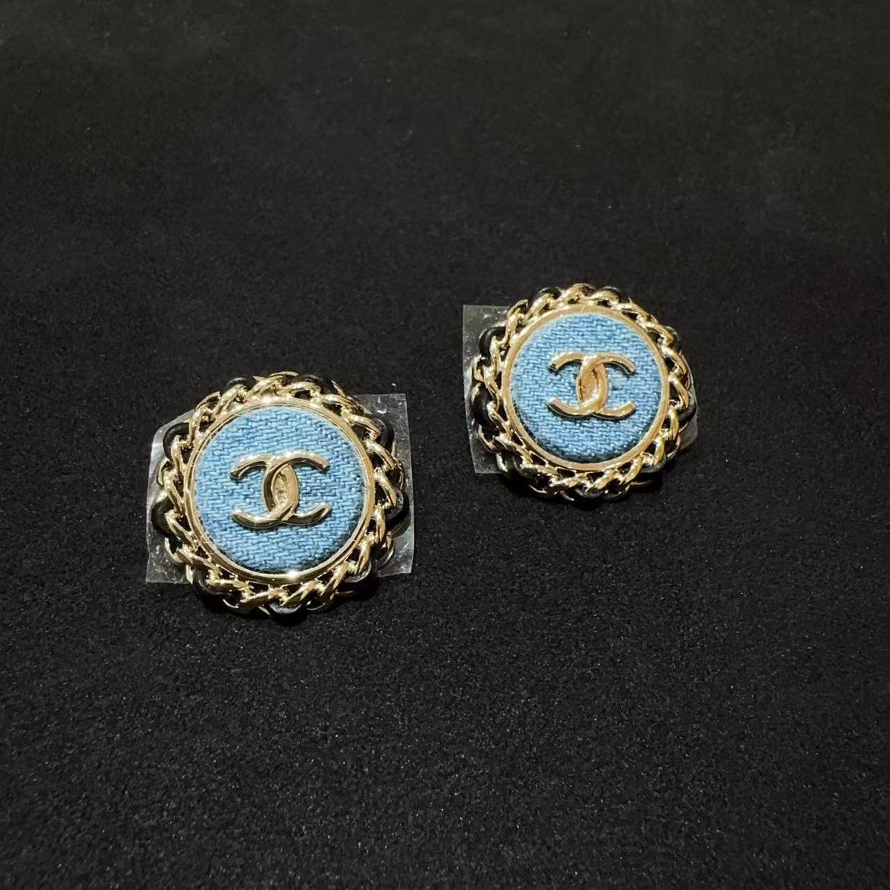 99新 Chanel/香奈儿 610-25P牛仔蓝金色圆纽扣 皮穿链耳钉