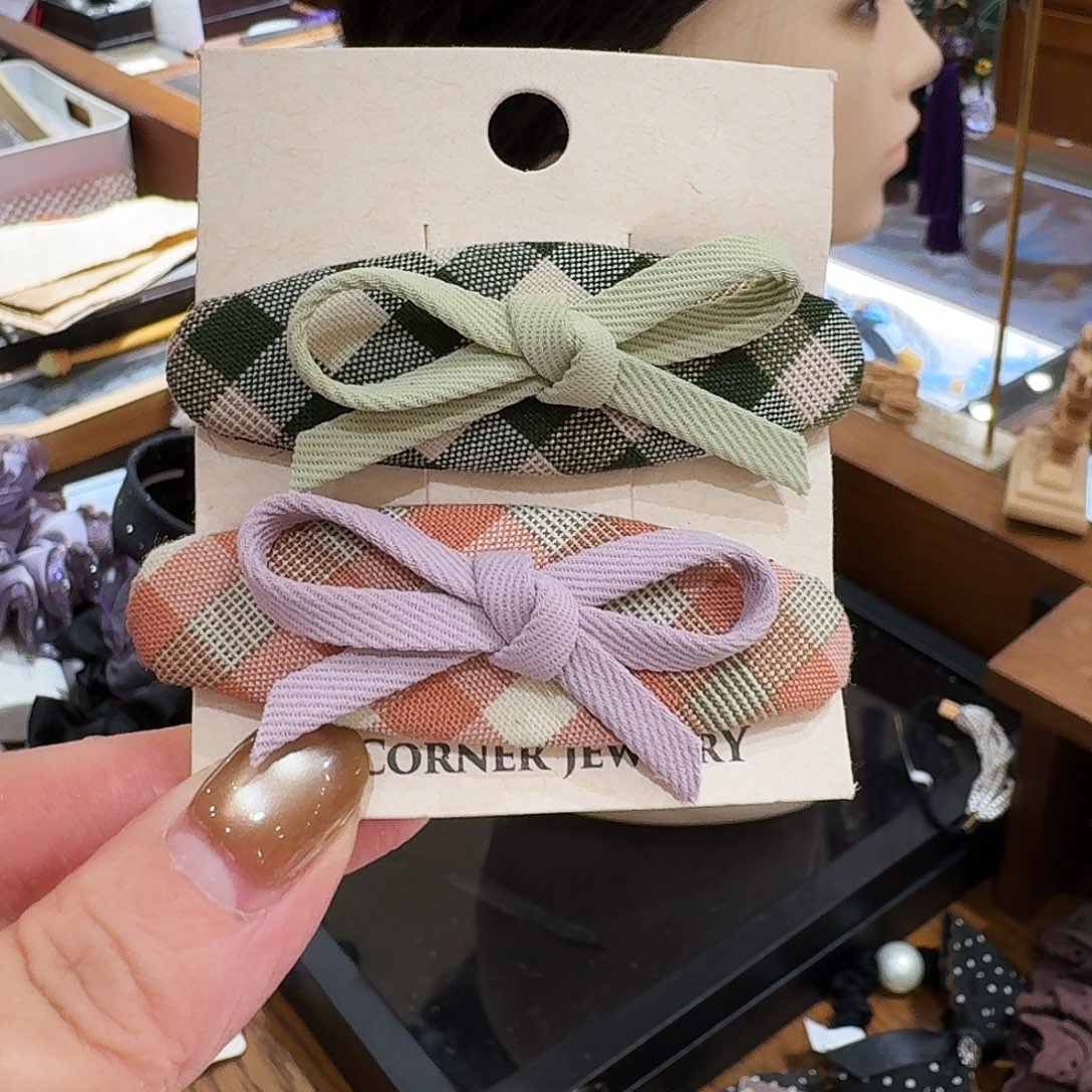 皮质非金属绿色夹子