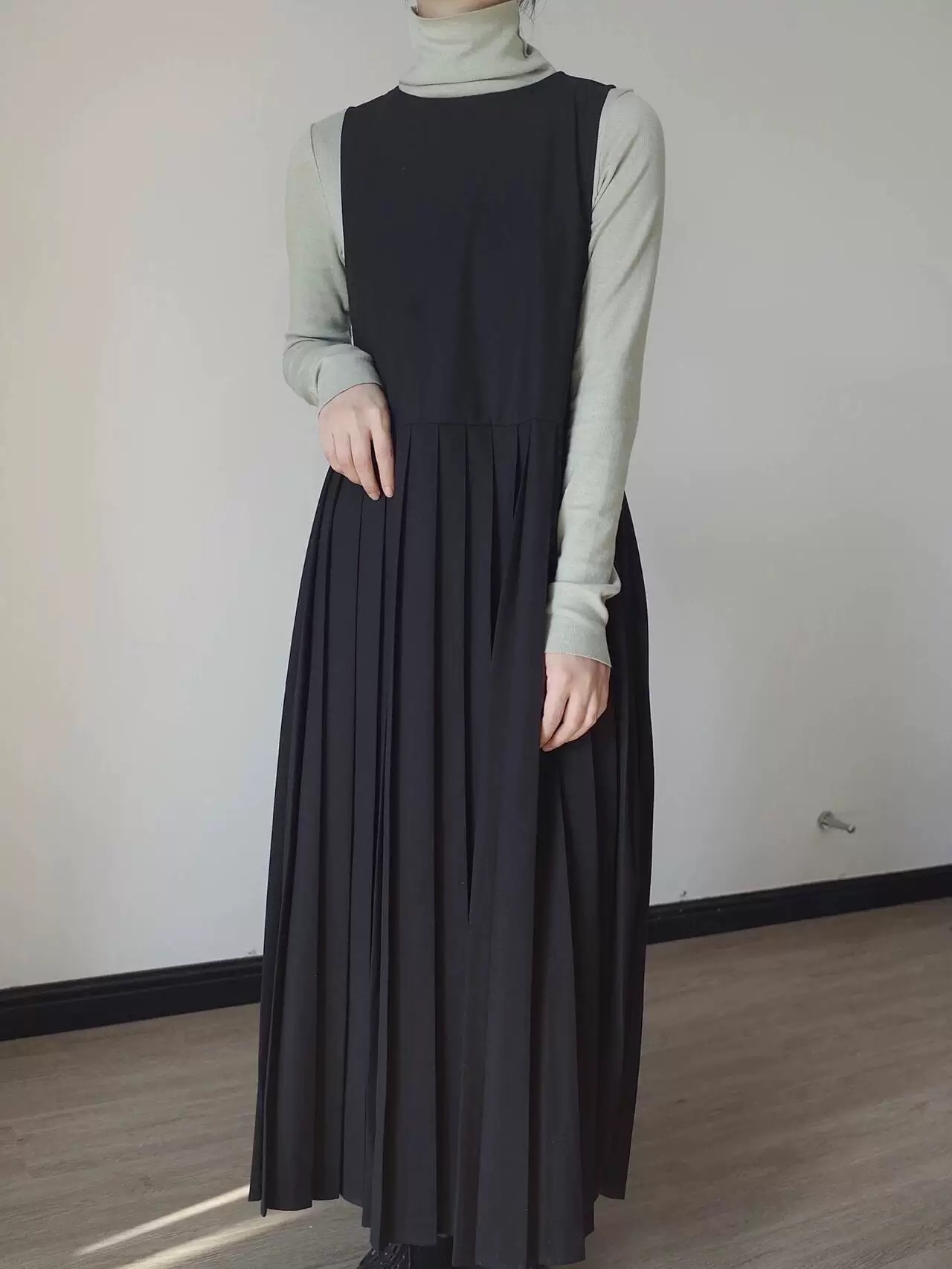 黑色风琴褶加厚四季西服百褶连衣长裙秋冬装