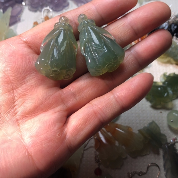 蛇纹石玉未镶嵌耳坠