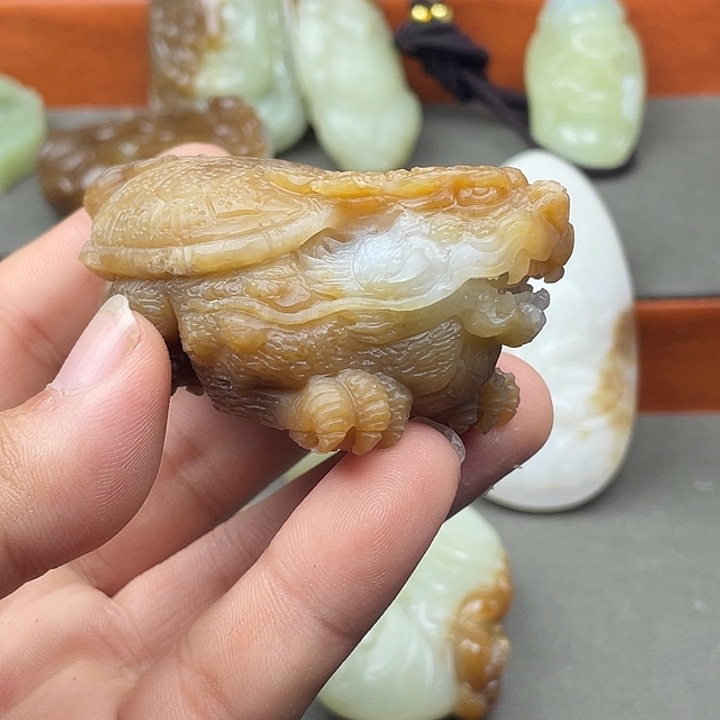 和田玉（糖玉）未镶嵌把件