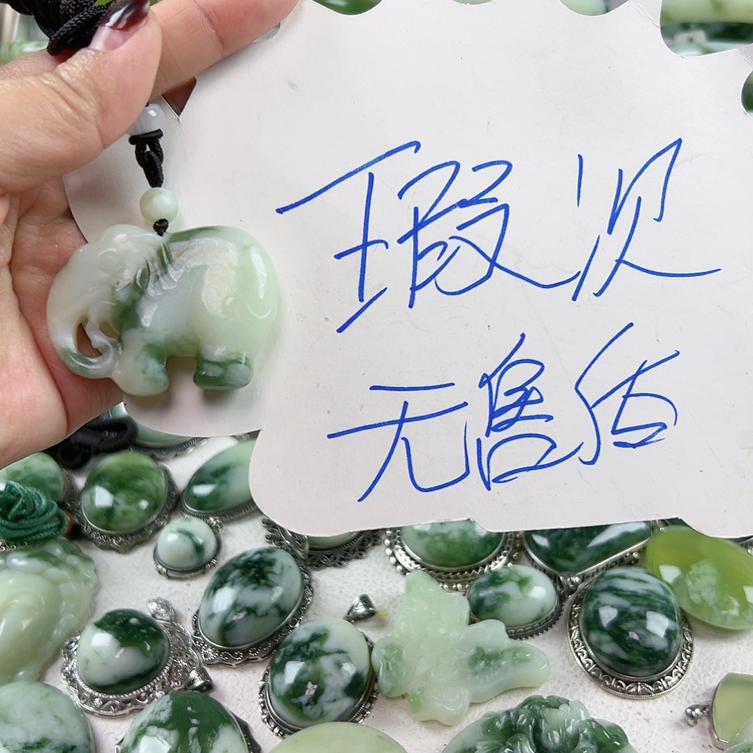 蛇纹石玉未镶嵌颈饰