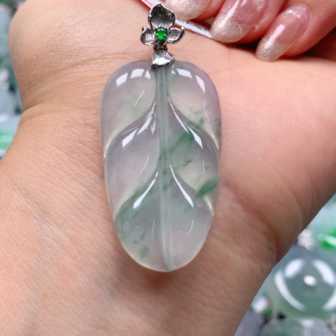 翡翠颈饰18K金镶嵌天然翡翠