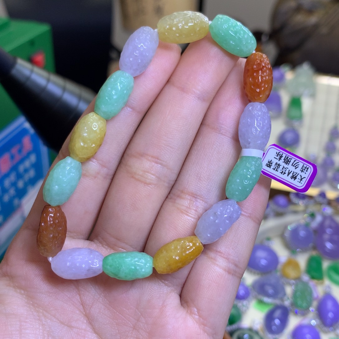 翡翠颈饰未镶嵌翡翠