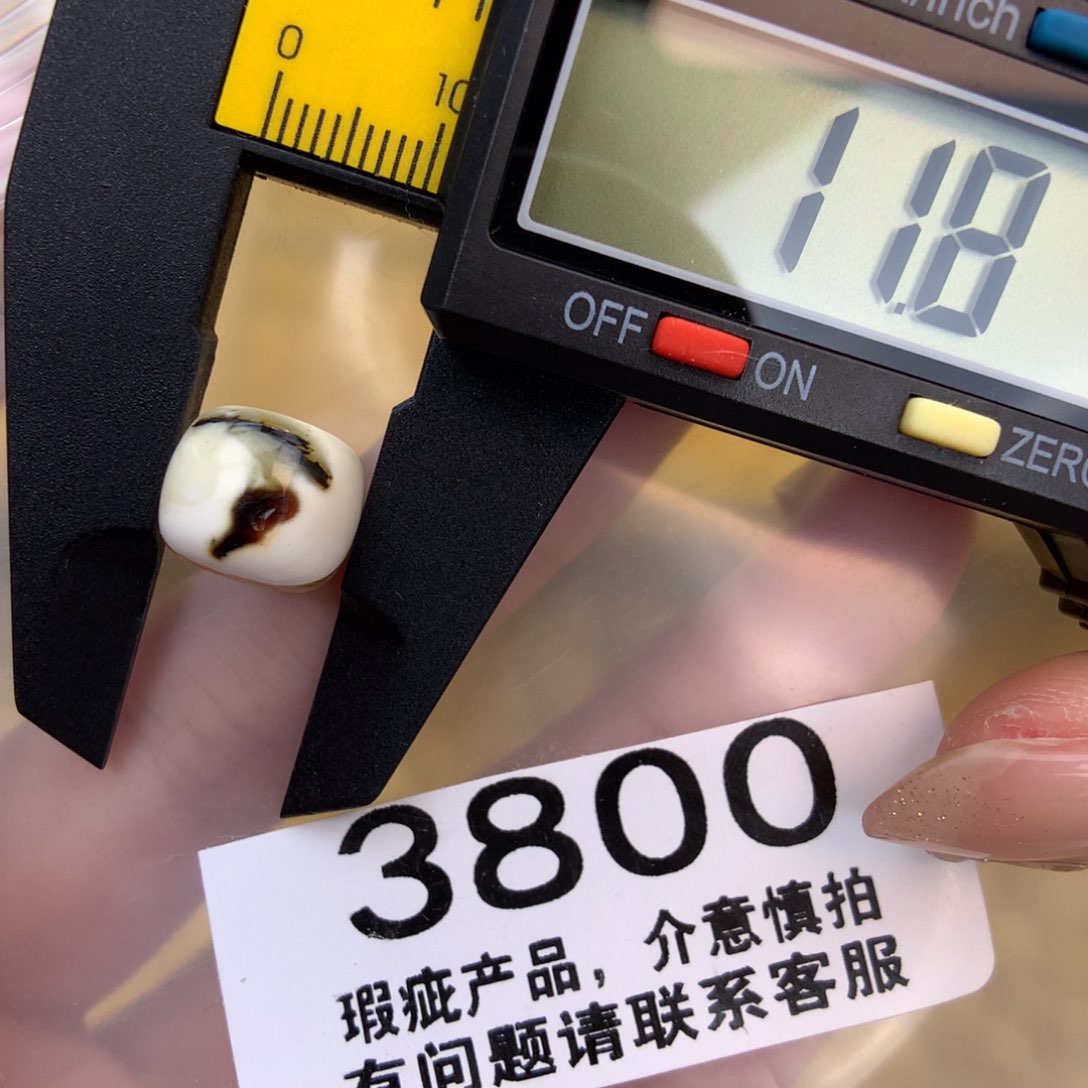 未镶嵌琥珀珠宝奇石