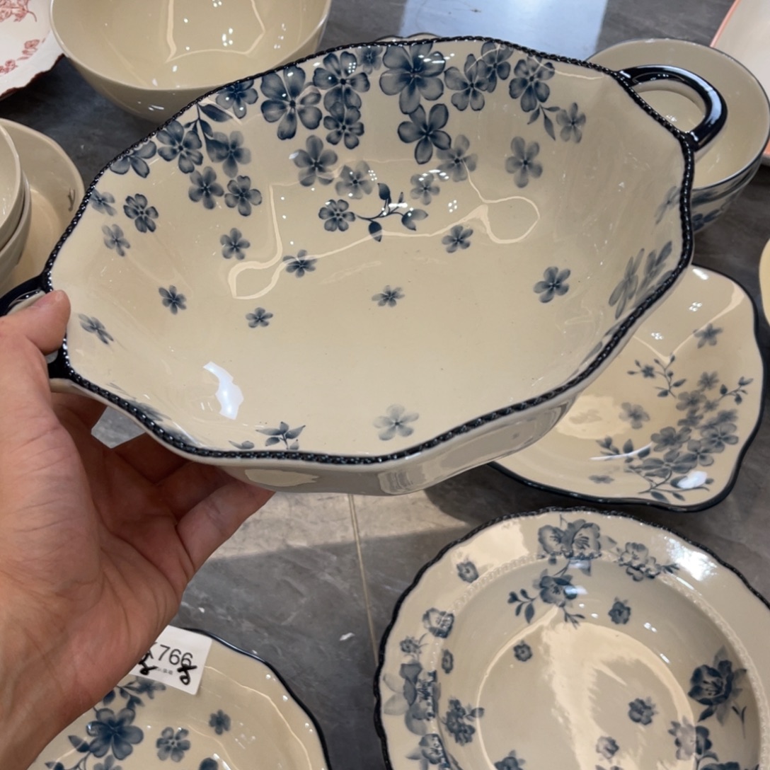 陶瓷微瑕餐具介意勿拍，满18飞！