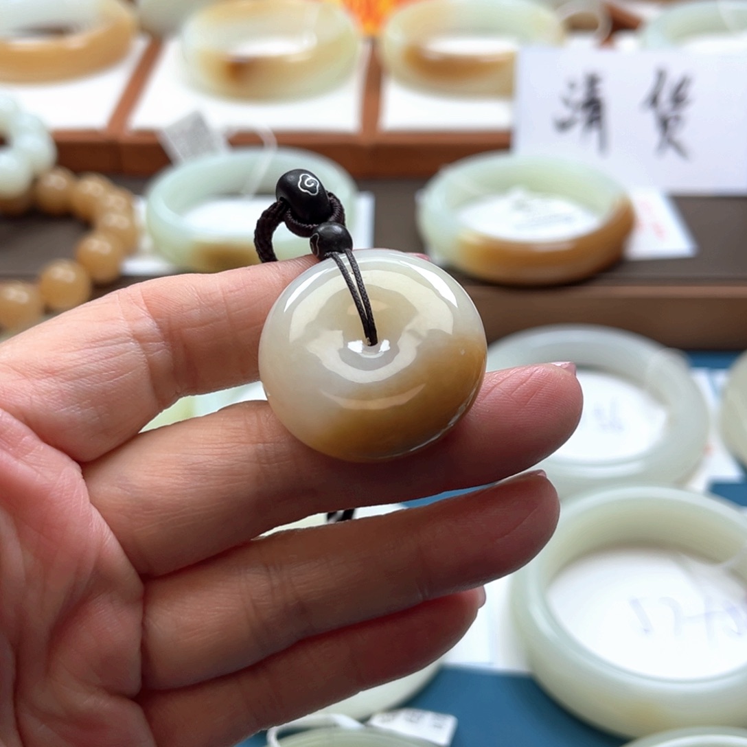 吊坠(赠链)未镶嵌和田玉