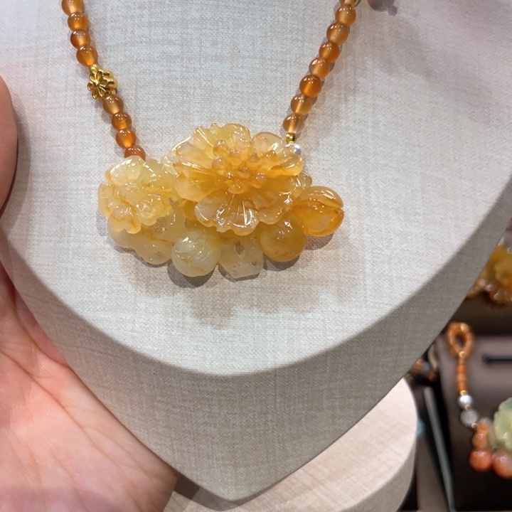 蛇纹石玉吊坠(赠链)未镶嵌