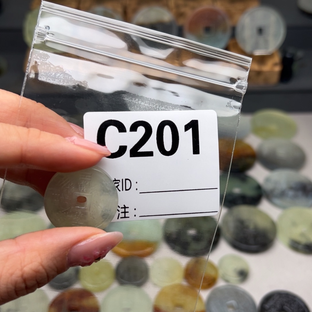 蛇纹石玉颈饰未镶嵌炸**果