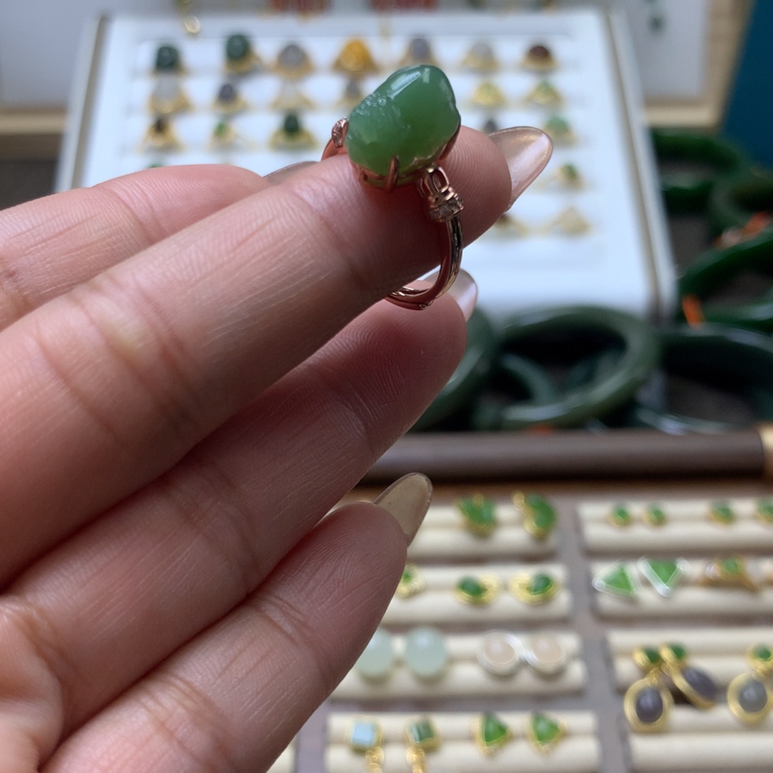 和田玉耳饰未镶嵌