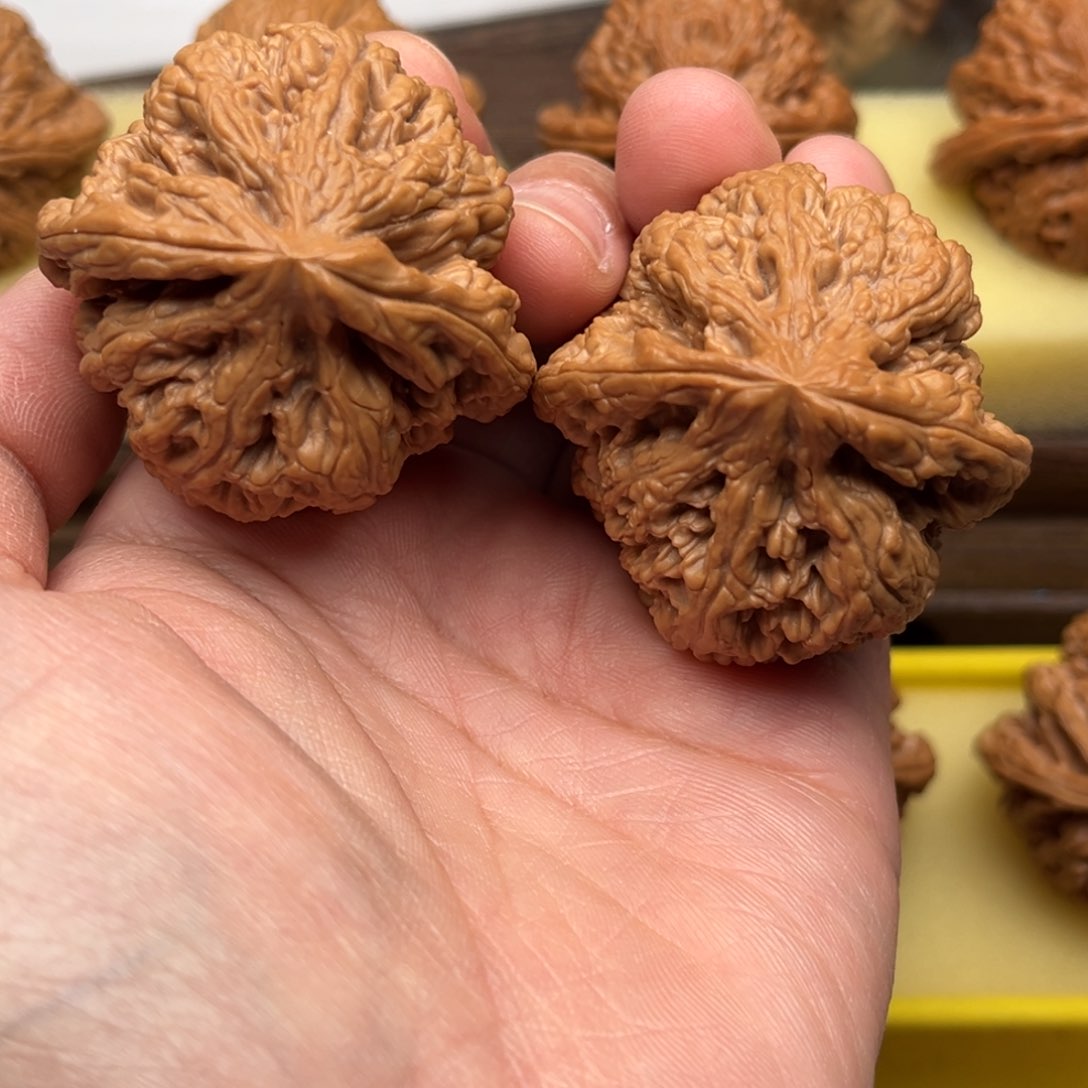 【闪购商品】@***？文玩核桃手把件43粗筋