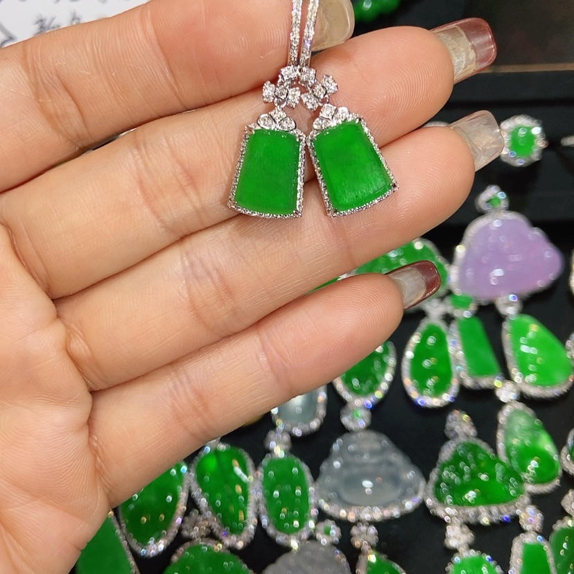 【闪购商品】翡翠耳饰18K金镶嵌M****2天然翡翠