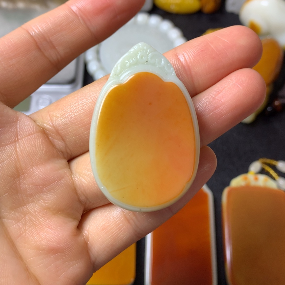 和田玉颈饰未镶嵌