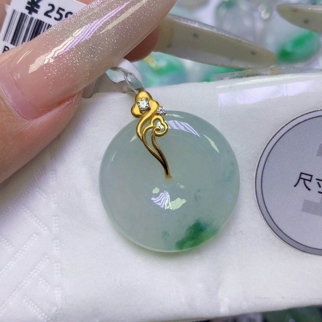 翡翠18K金镶嵌颈饰缅甸天然翡翠