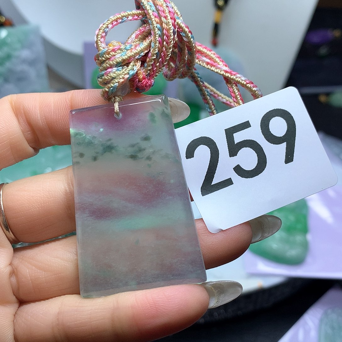 翡翠吊坠(赠链)未镶嵌