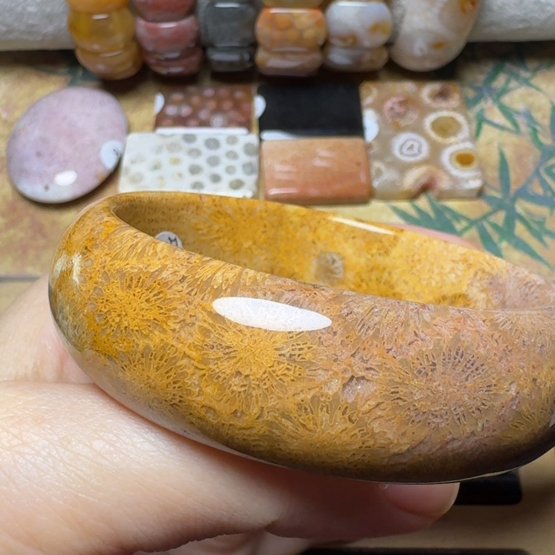 硅化玉未镶嵌54.5黄飘紫的刺绣大花，可盘