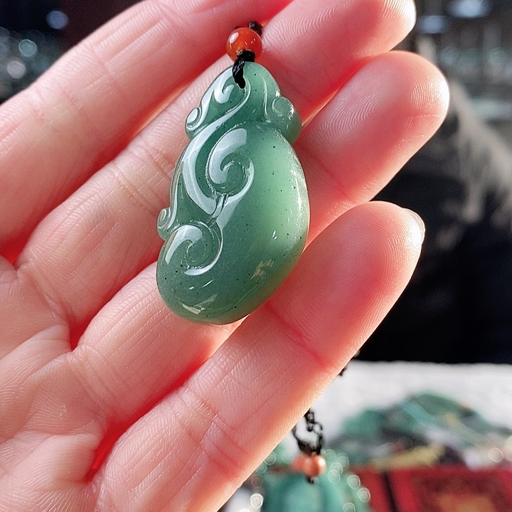 密玉（石英质玉）颈饰未镶嵌