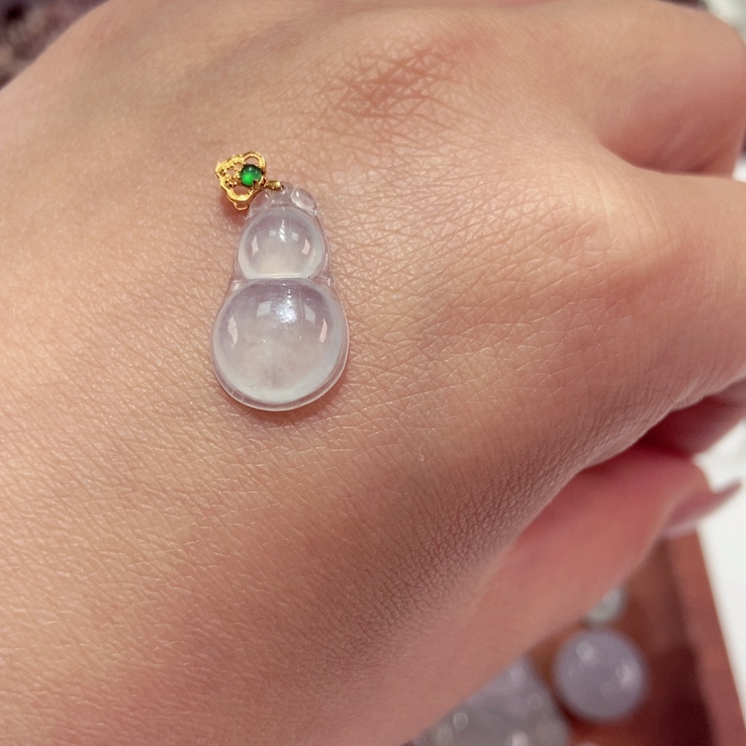 翡翠未镶嵌颈饰葫芦