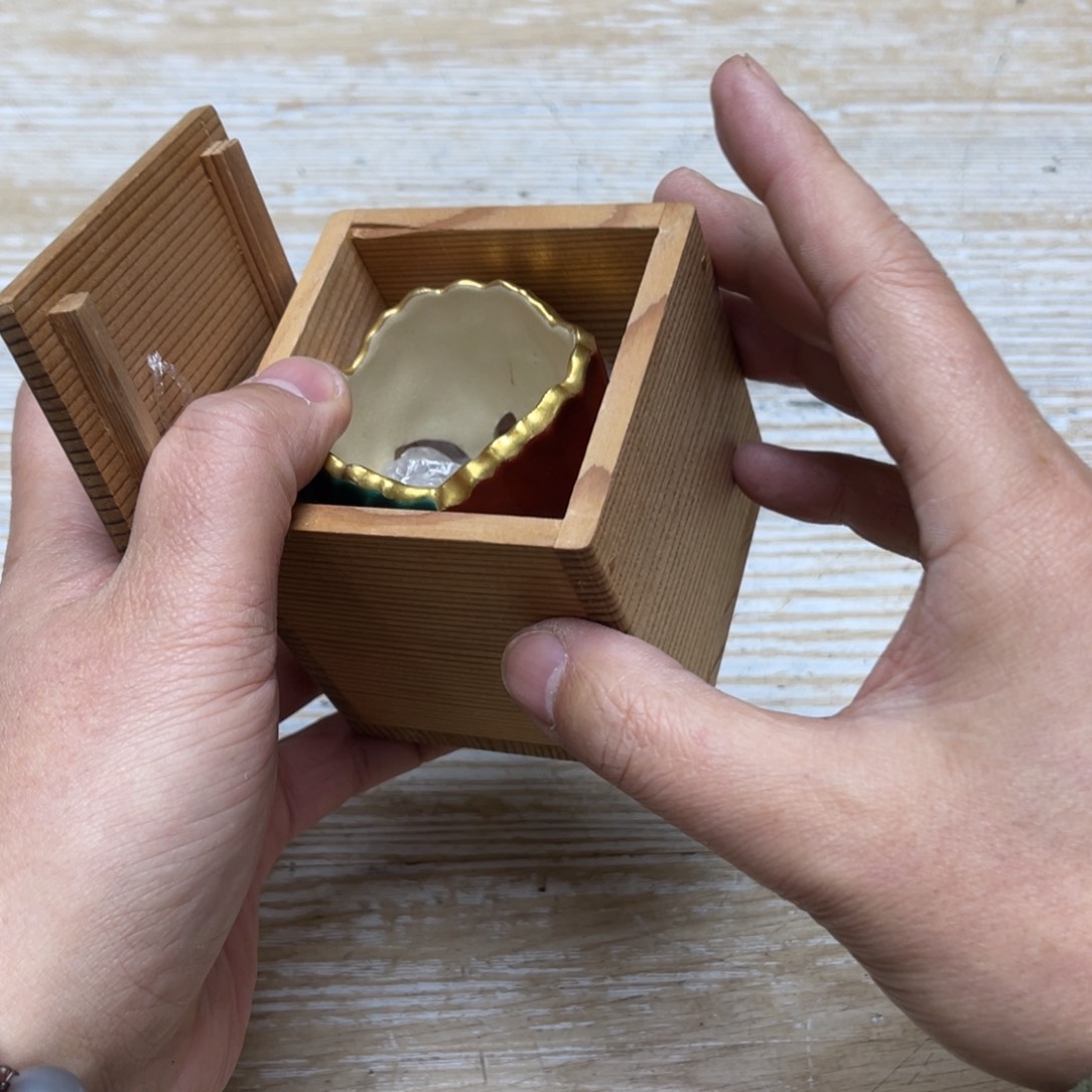 瓷片?****?密密麻麻地排列着一个