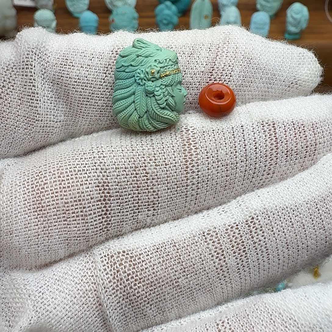 晓***宇南红玛瑙未镶嵌颈饰狼头酋长