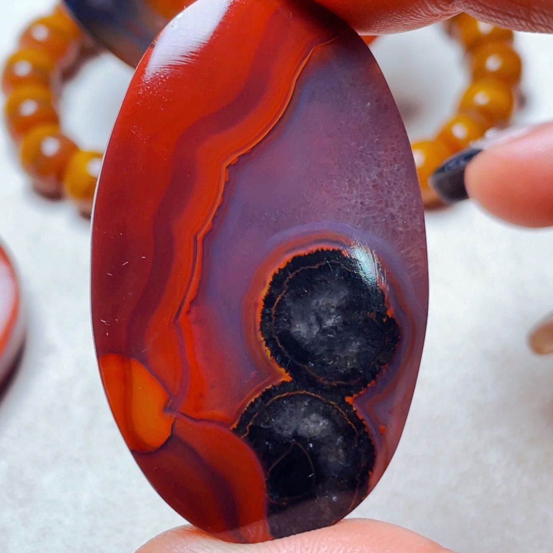 未镶嵌颈饰玛瑙/玉髓冒**鼎