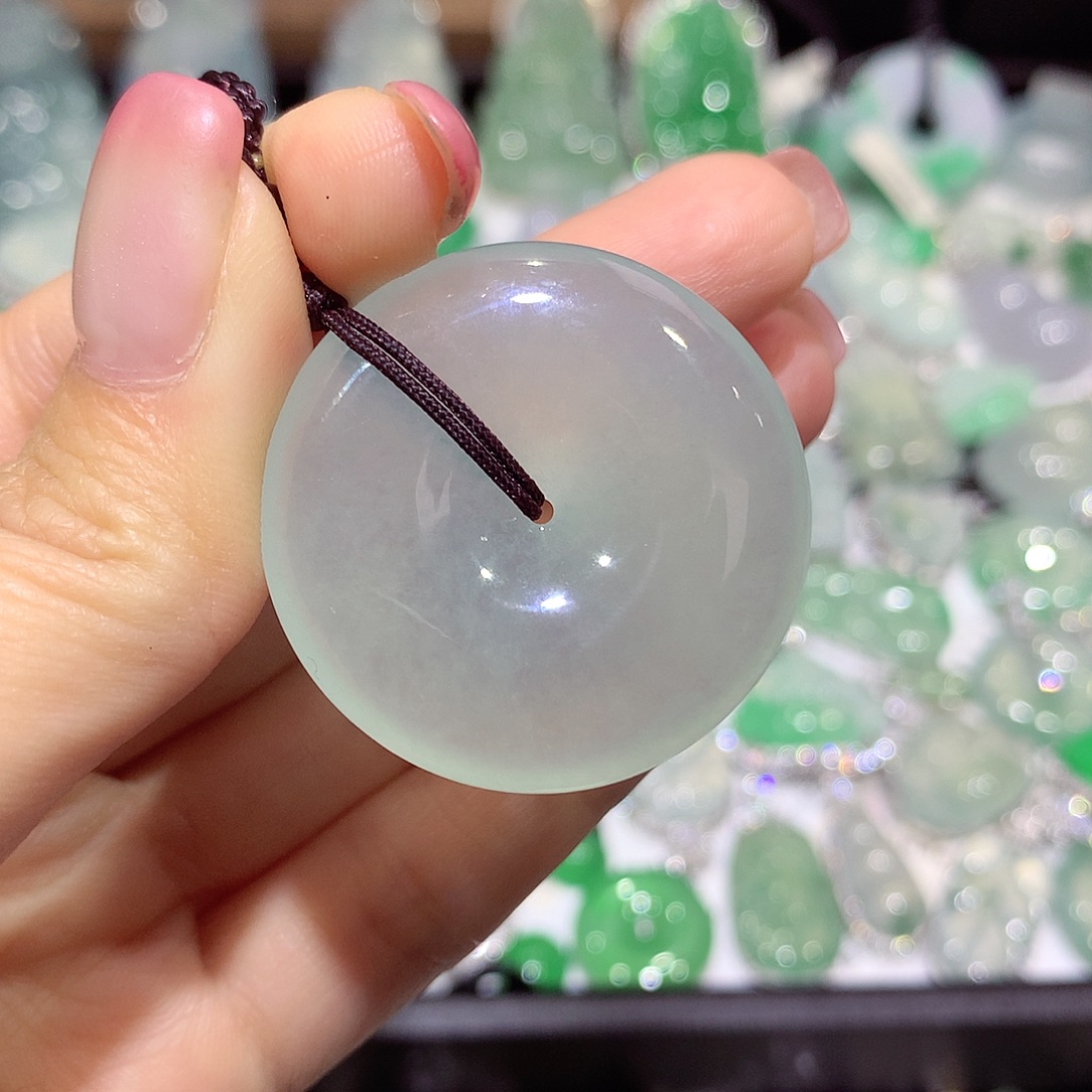 翡翠未镶嵌颈饰扣