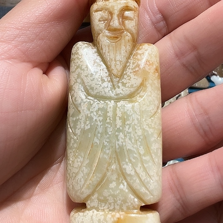 透闪石质玉未镶嵌颈饰