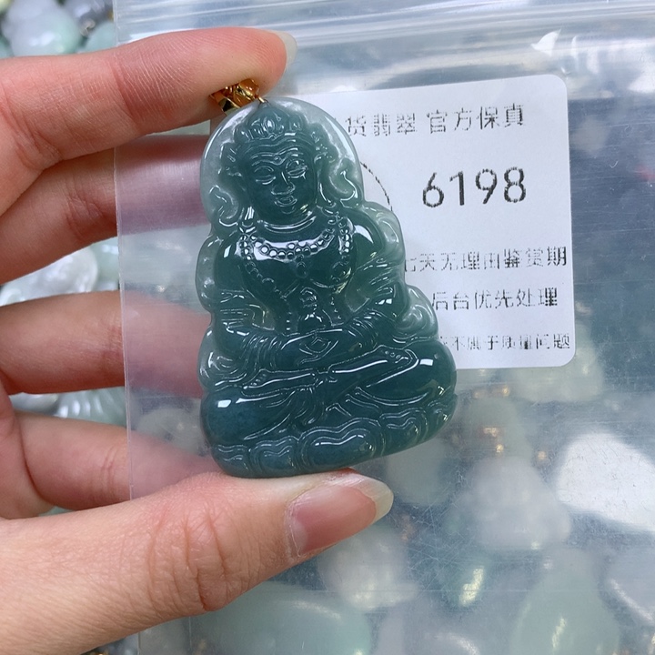 翡翠颈饰9K金镶嵌翡翠