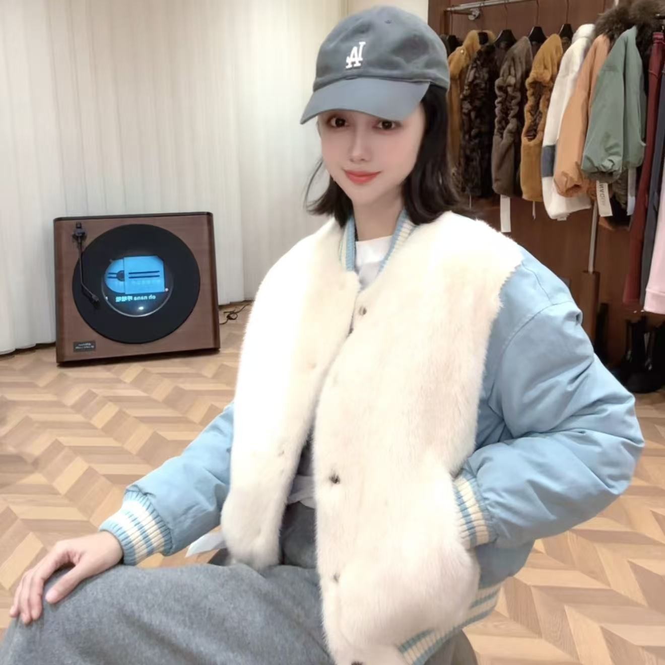 郭夫人 | 2025高端经典鹅绒拼貂女外套-251150