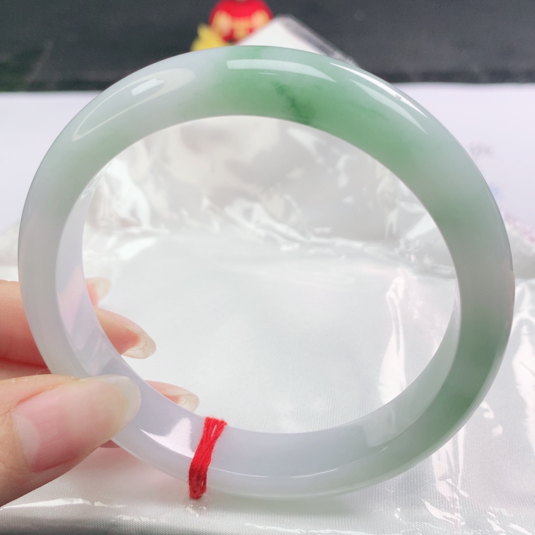 翡翠未镶嵌手镯翡翠61.2白底飘绿花正圈