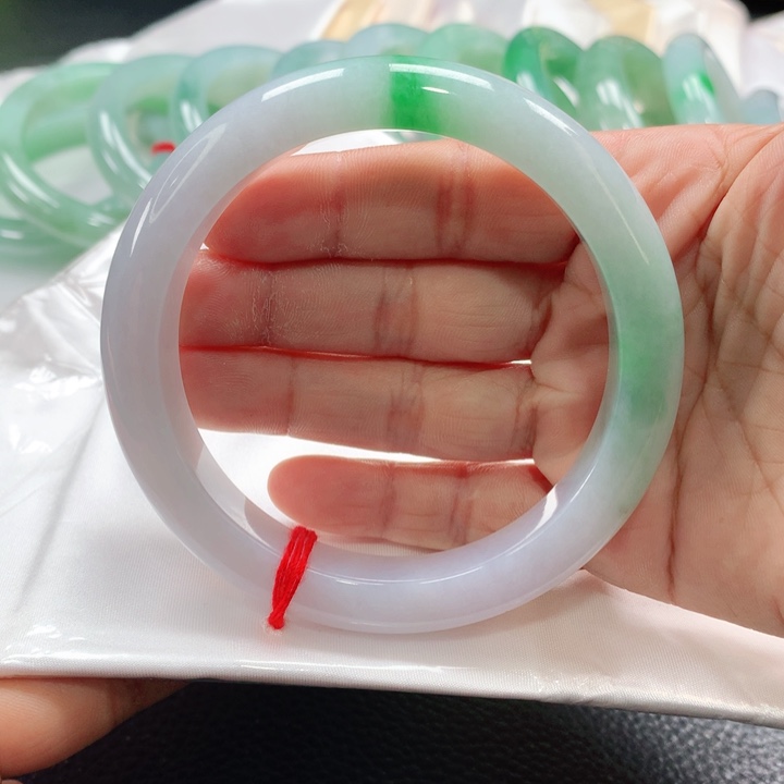 翡翠手镯未镶嵌63636363